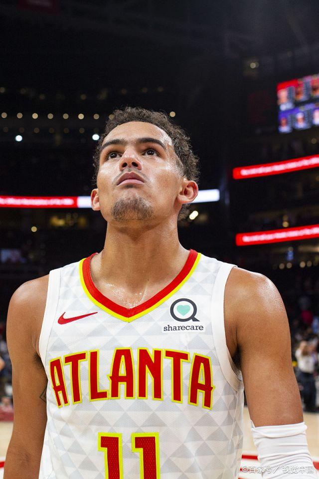 足球意大利名将宣布退役，时代落幕（意大利足坛传奇宣布挂靴，一个时代谢幕）