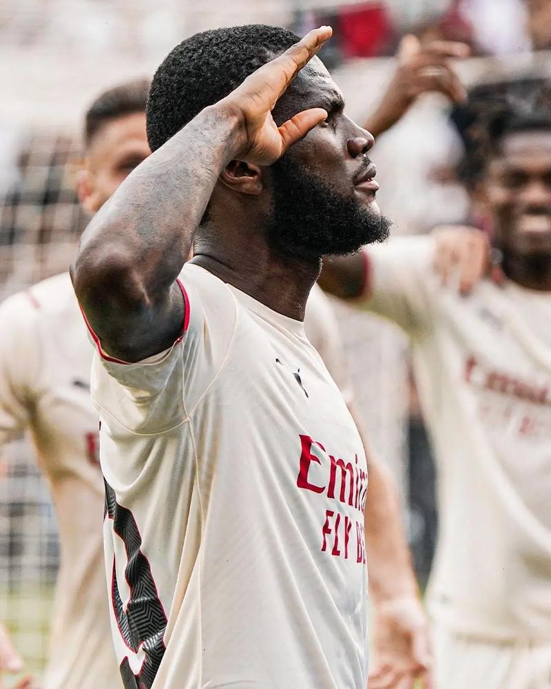 巴列卡诺前锋：为波兰效力将是种荣誉，不知能否实现（巴列卡诺前锋：若能为波兰出战将深感荣幸，能否成行尚未可知）