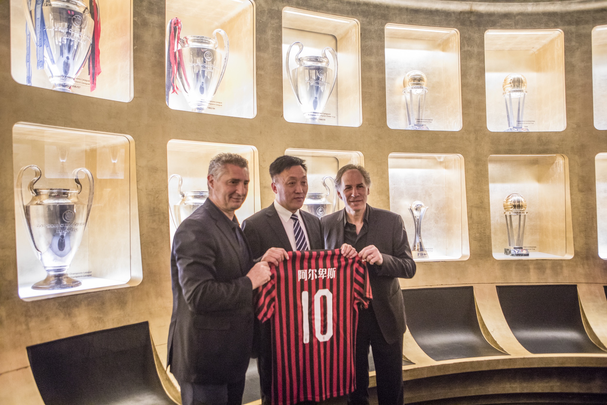 埃切韦里冬窗回河床？记者：经纪人和曼城都没有进行相关讨论（记者：经纪人与曼城尚无相关沟通，埃切韦里冬窗回归河床存疑）