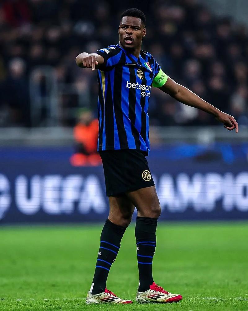 英超官方宣布裁判新规，新科技判罚引争议