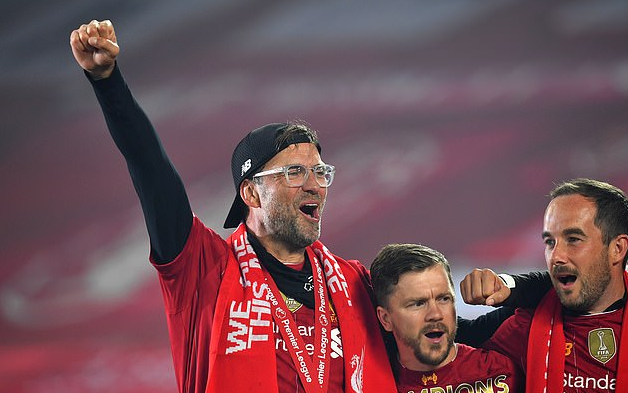 河南省委书记刘宁会见河南队将士，祝贺河南队勇夺足协杯亚军