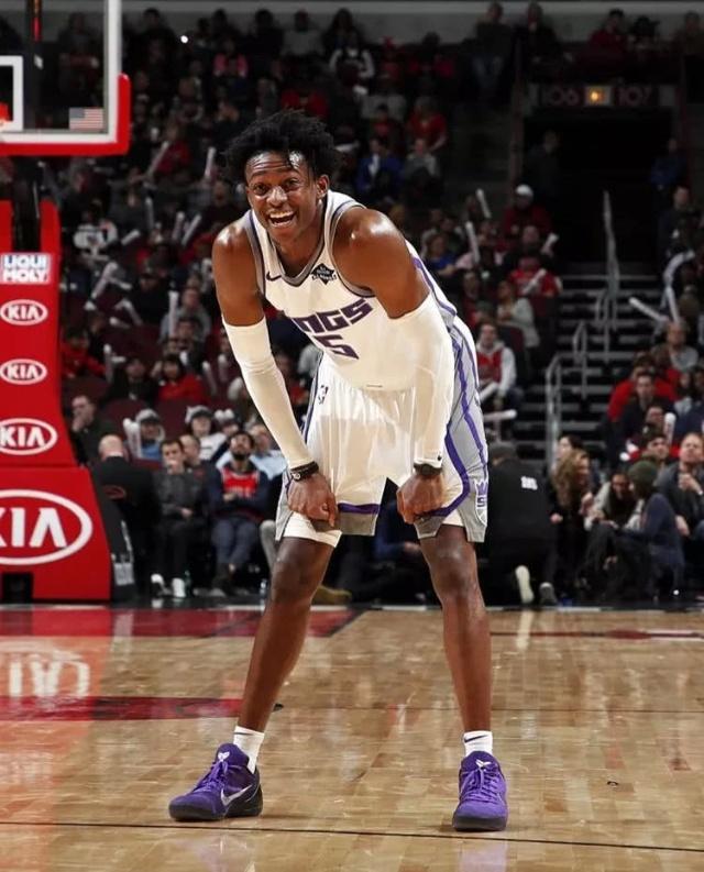 狄龙：每个人都说雷霆身体对抗最激烈，但他们的犯规数却最少（狄龙质疑：雷霆被誉为对抗最强，为何犯规却最少？）