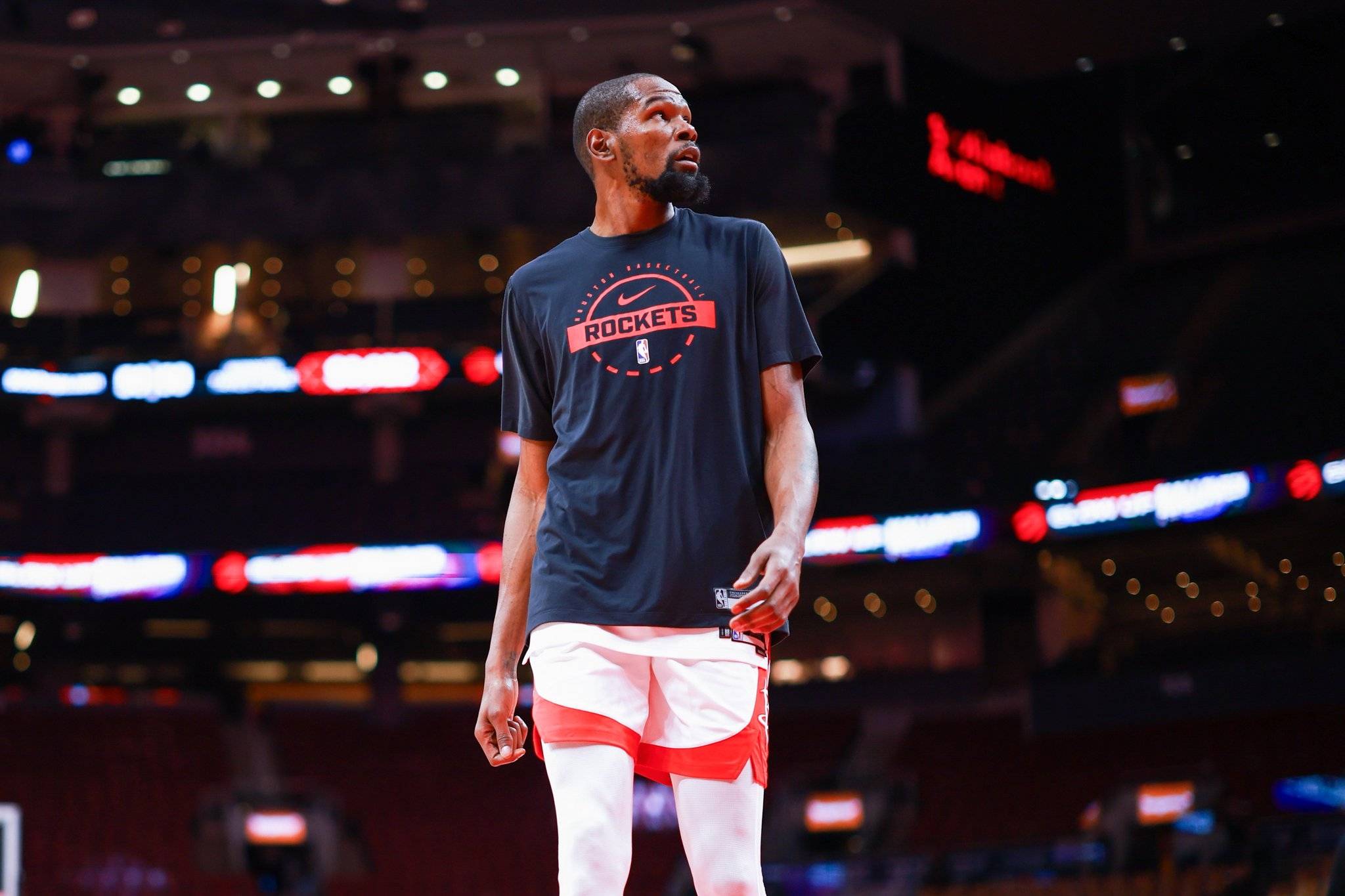 每体：拉波尔塔曾对贝尔纳尔说过，总有一天他会成为巴萨队长（世界体育报：拉波尔塔曾鼓励贝尔纳尔，称其终有一日会戴上巴萨队长袖标）