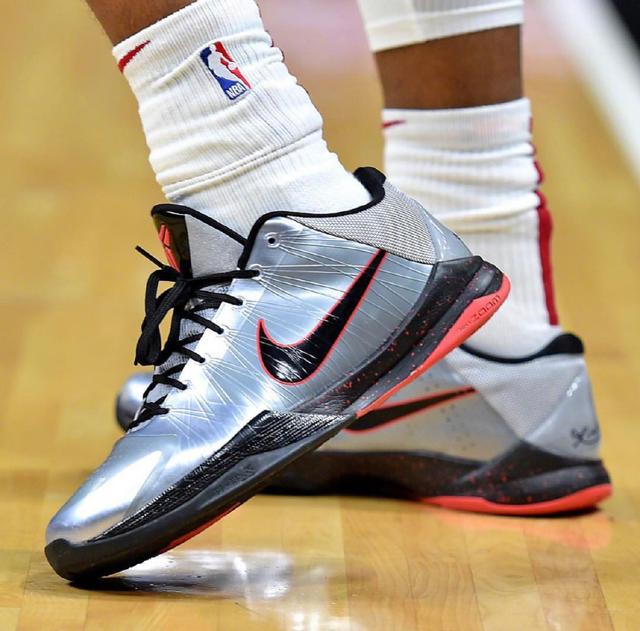 成都蓉城主帅徐正源获三年合同，球队续约并引进强援，有望冲击双冠王。（成都蓉城与徐正源签三年新约，续约核心引进强援，剑指双冠）