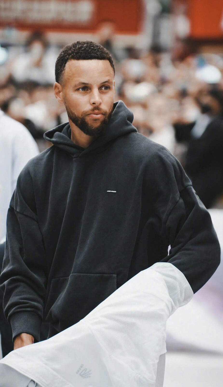 从替补到主力，他用表现说话（替补逆袭成主力，他以实力发声）