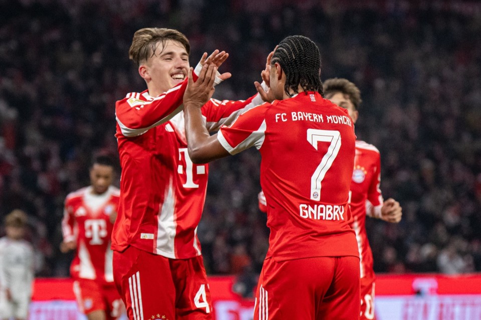 川超凉山队球员飞踹主裁，律师：或面临拘留、罚款和长期禁赛（川超凉山队球员脚踹主裁判，律师称或将面临拘留、罚款及长期禁赛）