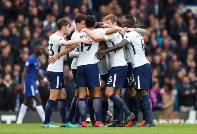 跟队：多特在与狼队谈法比奥-席尔瓦转会，预计本周将加速（队记：多特与狼队就法比奥-席尔瓦转会洽谈中，本周有望加速推进）